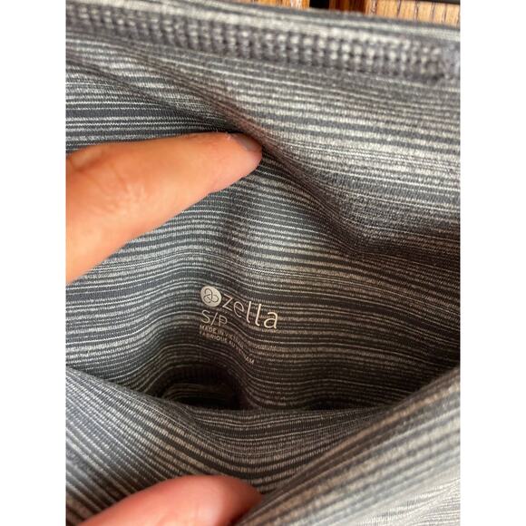 Zella Gray Striped Cropped Leggings - Women's Small - Picture 4 of 6